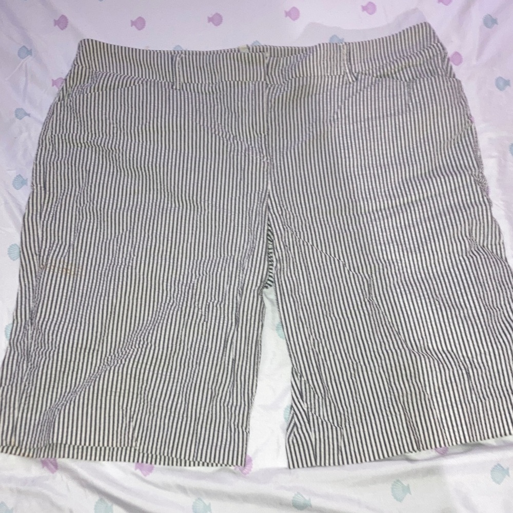 Jones New York Black and White Striped Women's Shorts